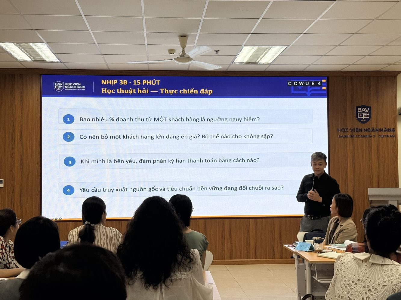Học viên thực chiến hỏi đáp trên lớp
